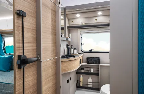 Eriiba Touring 620 roomy washroom