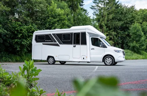 Frankia Noctra Cruiser 7.6L exterior side showign door