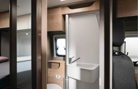 The washroom inside the Dethleffs Globetrail Active 600KS