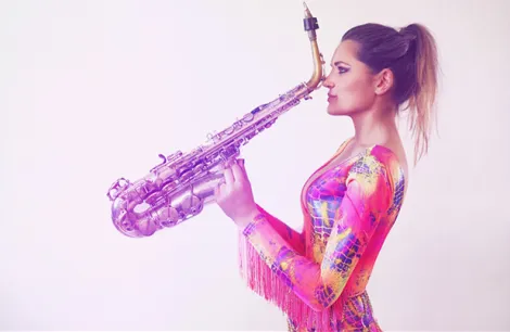 sh - Ellie Sax - Campervan Campout