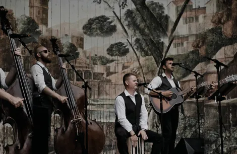sh - Royal T band - Campervan Campout