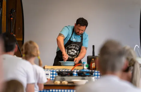 cooking demo by Mark from Vanlife Eats