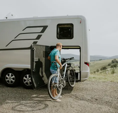 Loading bikes into the large rear garage of a Hymer BML-I 880