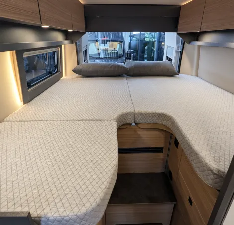 Malibu Relax Active 640 rear single beds
