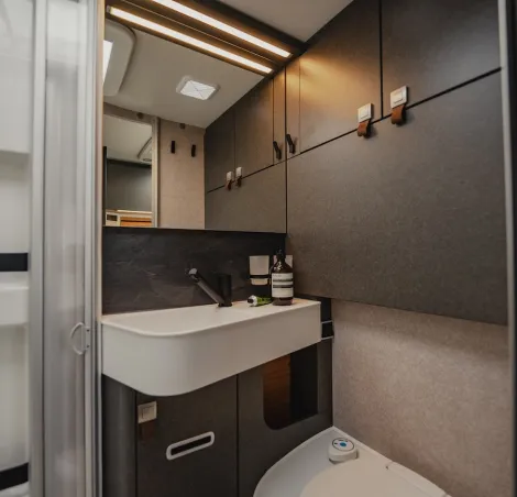 Hymer MLT washroom