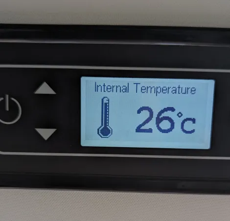 Control panel showing an internal temperature reading of 26˚C