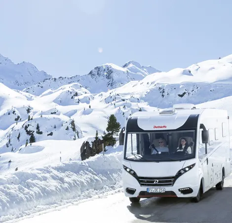 Dethleffs Esprit on a snowy road