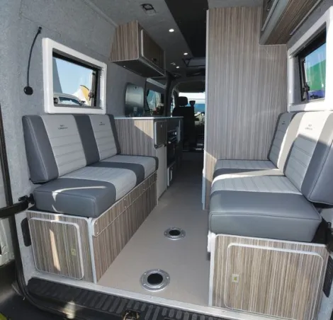 SB2-Campers-Renault-rear-view-99561
