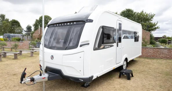 Coachman VIP 545 exterior