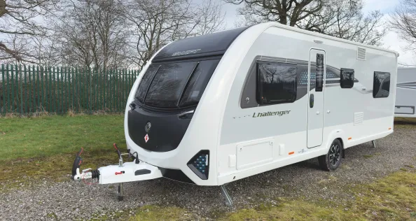 Challenger 590 exterior 