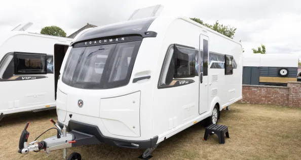 Coachman VIP 565 exterior