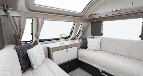 Swift Conqueror Grande 645 lounge