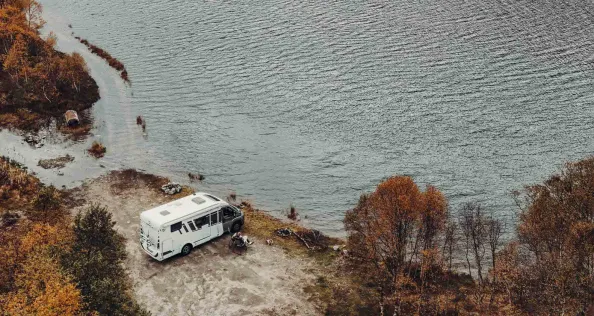 Carado V337 parked by a lake
